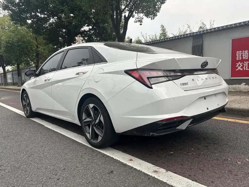 Hyundai Elantra — миниатюра 7