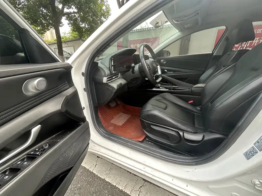 Hyundai Elantra — миниатюра 6