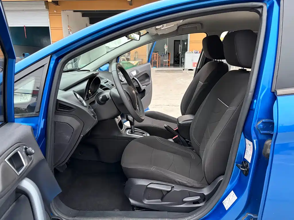 Ford Fiesta 2013 1.5L AT Fashion