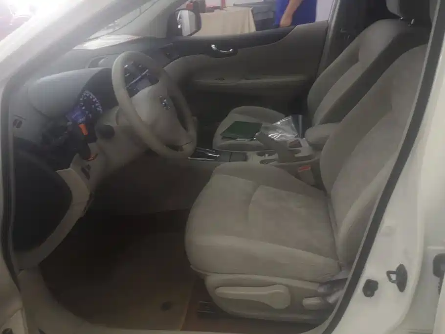 Nissan Tiida 2011 1.6L CVT Comfort