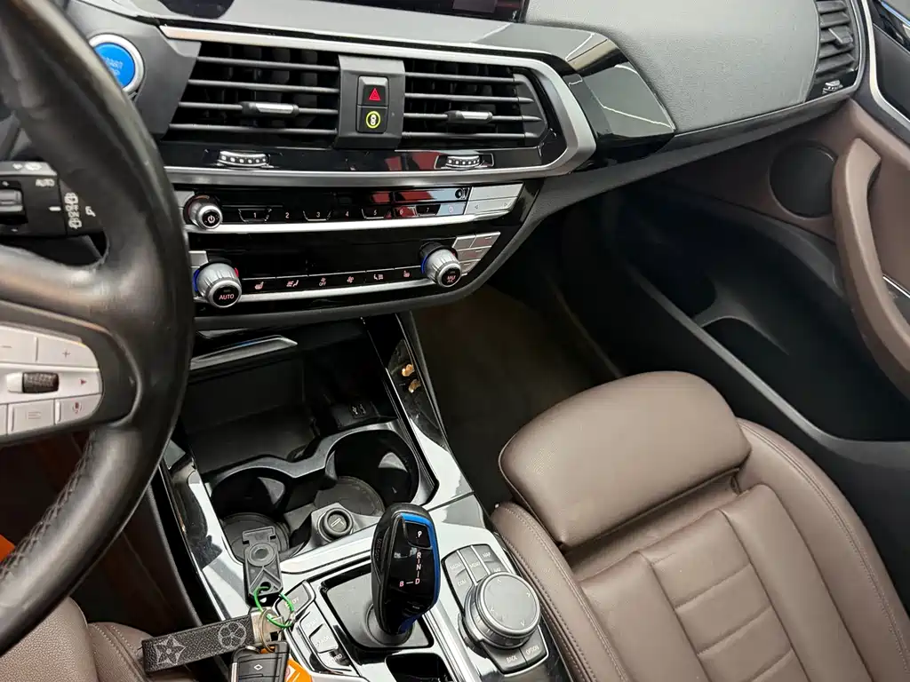 BMW iX3 — миниатюра 7