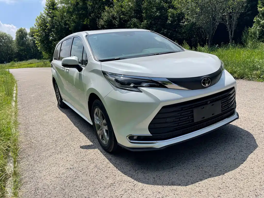 Toyota Sienna — миниатюра 3