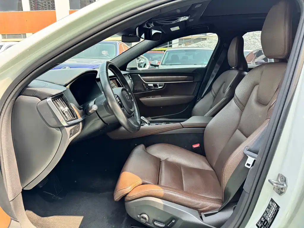 Volvo S90 — миниатюра 4