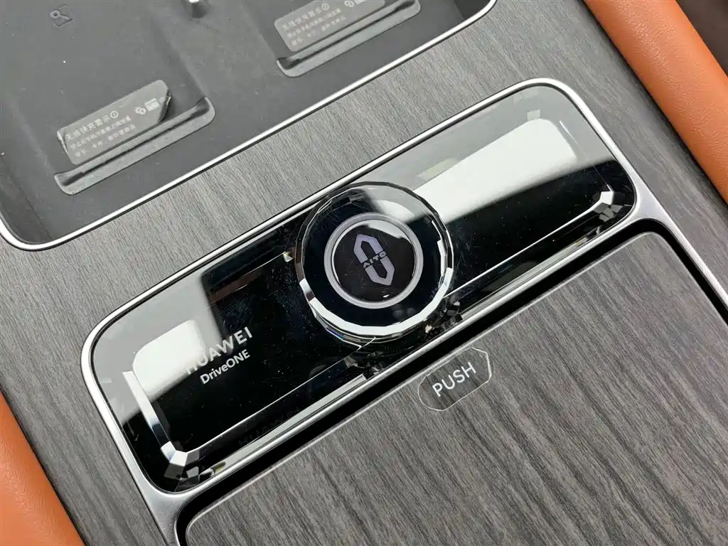 AITO ASK THE WORLD M9