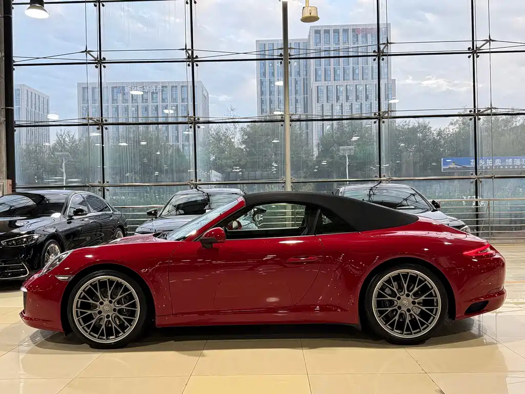 PORSCHE 911