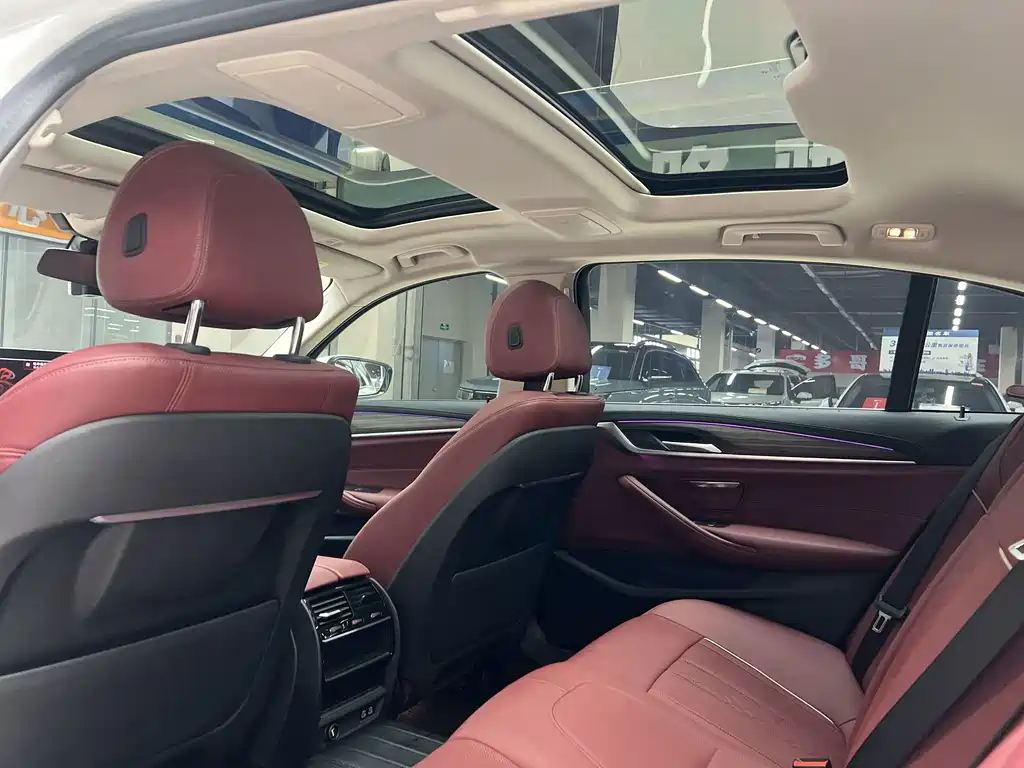 BMW 5 Series — миниатюра 9