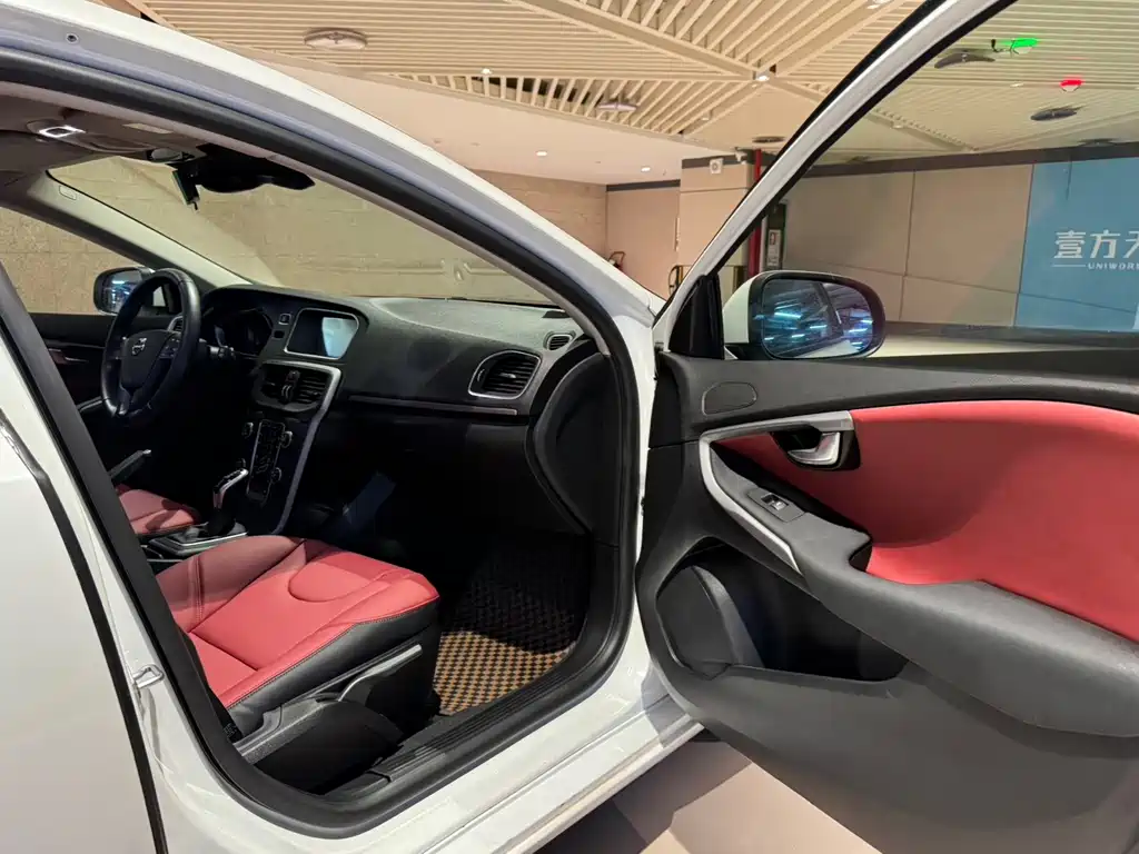 Volvo V40 — миниатюра 9