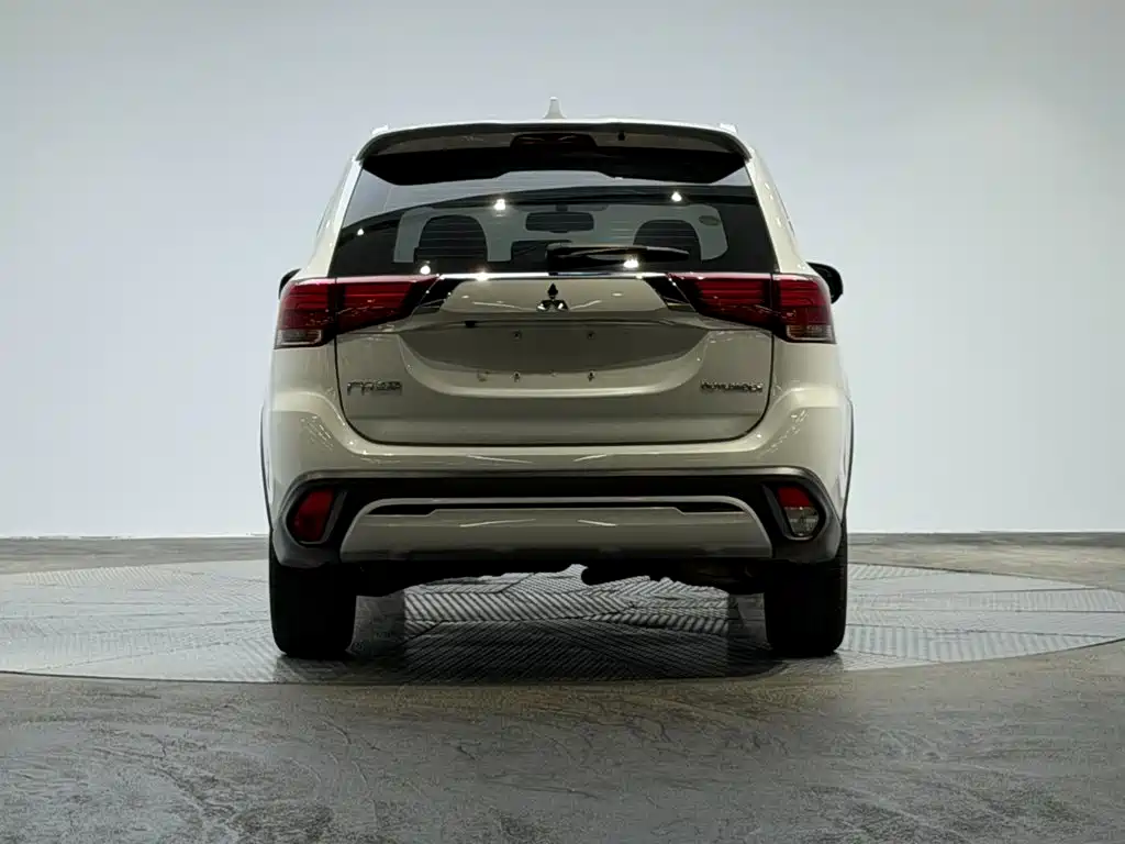 Mitsubishi Outlander — миниатюра 4