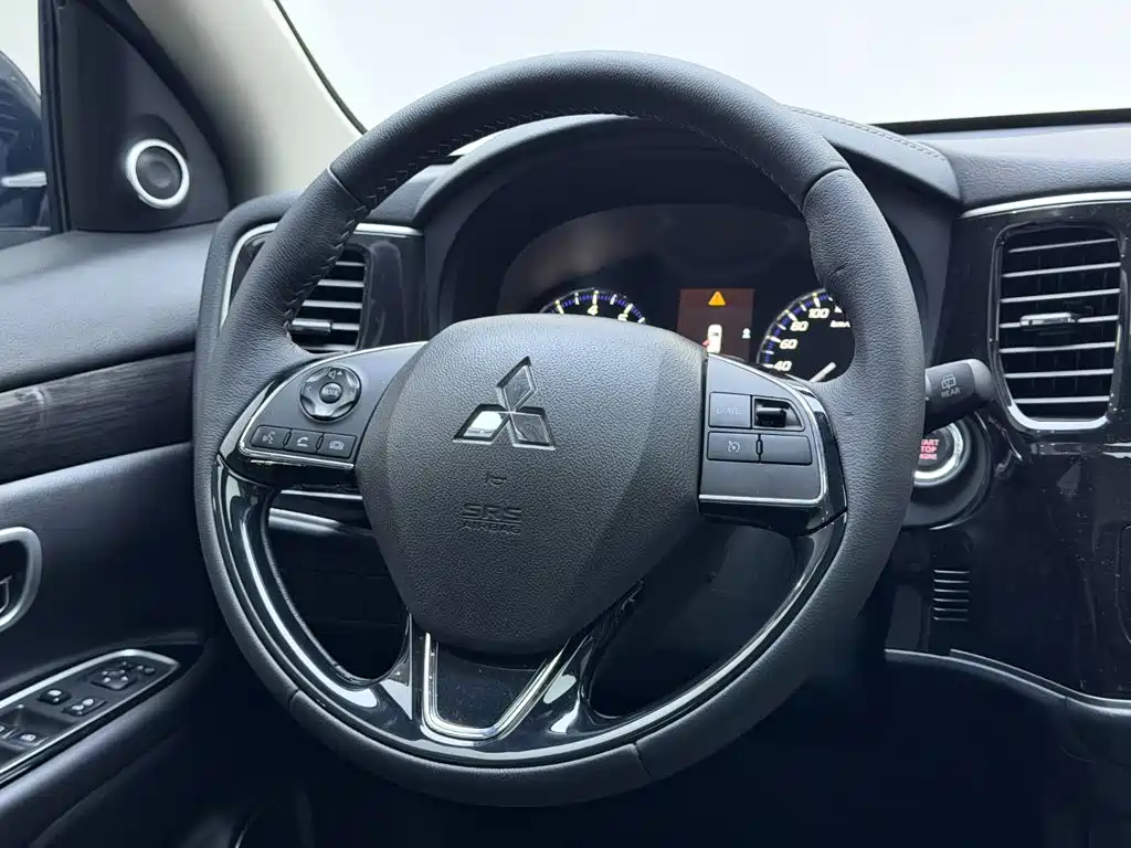 Mitsubishi Outlander — миниатюра 14