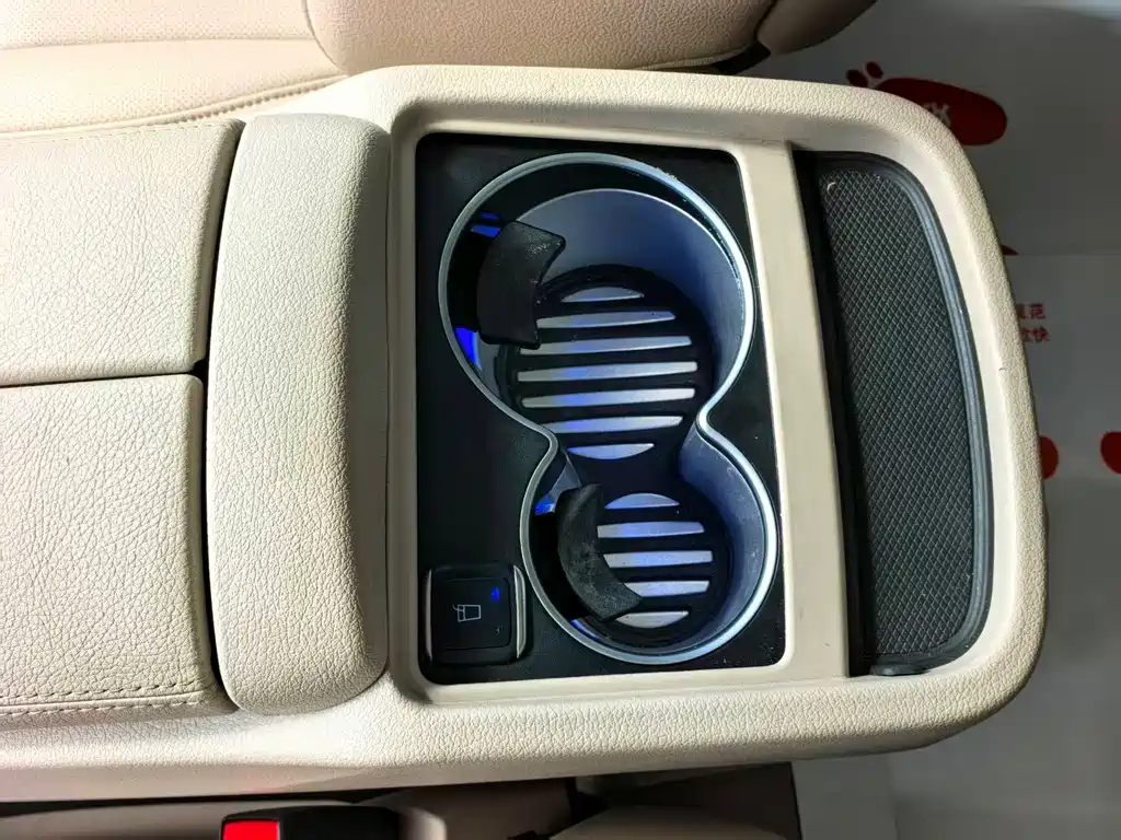 Mercedes-Benz V-Class — миниатюра 8