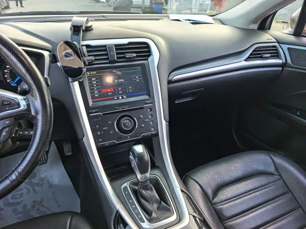 Ford Mondeo — миниатюра 15