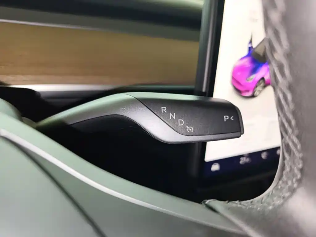 Tesla Model Y — миниатюра 14