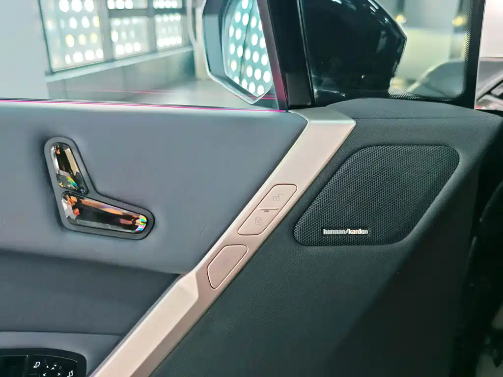 BMW iX — миниатюра 25