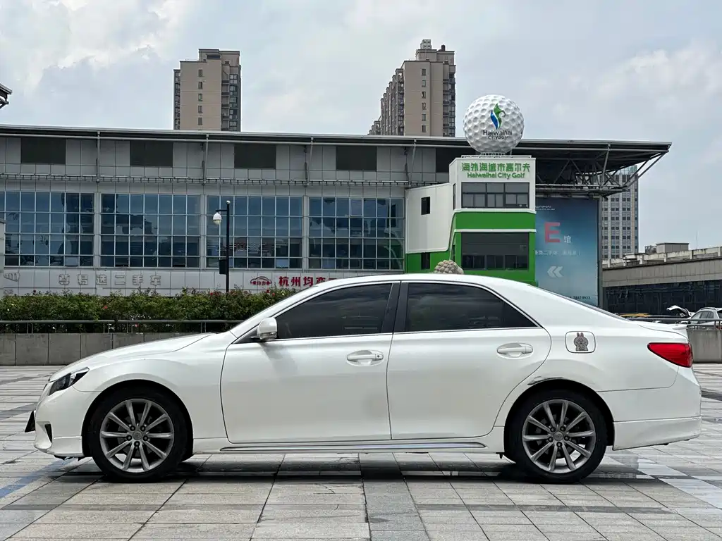 Toyota Reiz — миниатюра 8