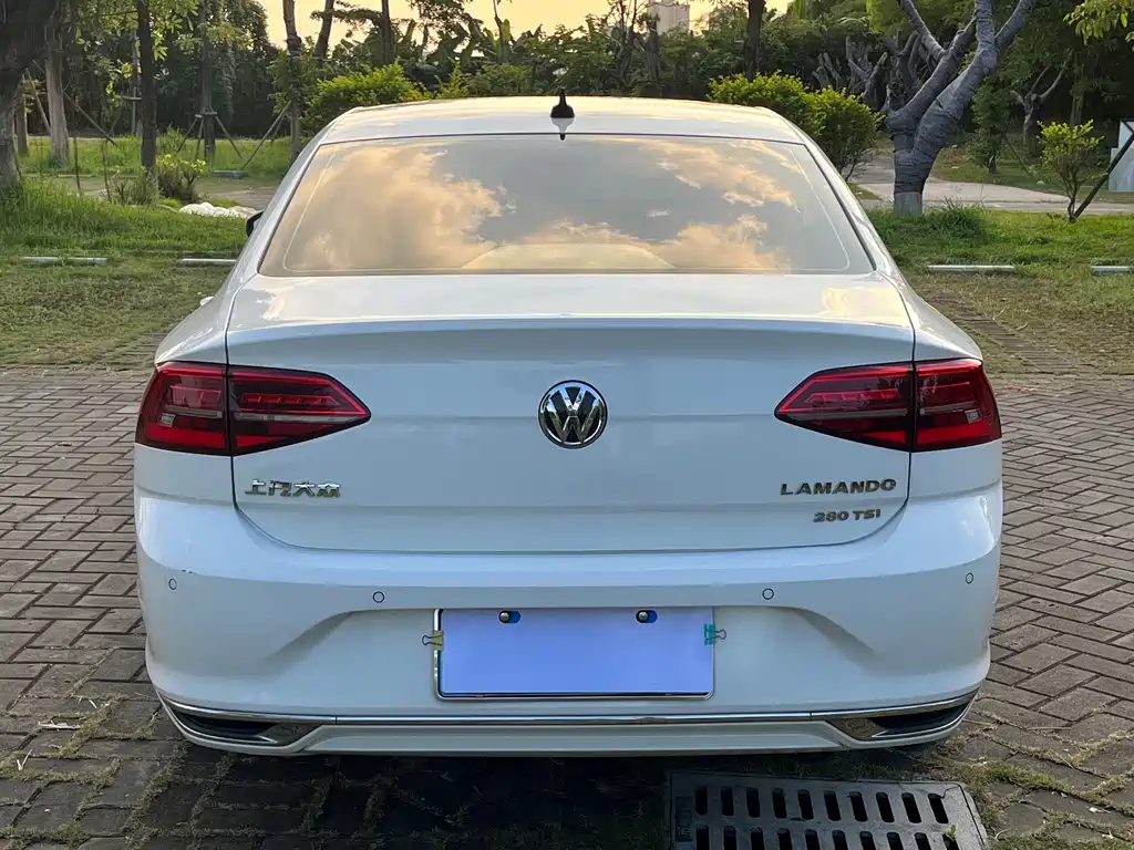 VOLKSWAGEN LINGDU