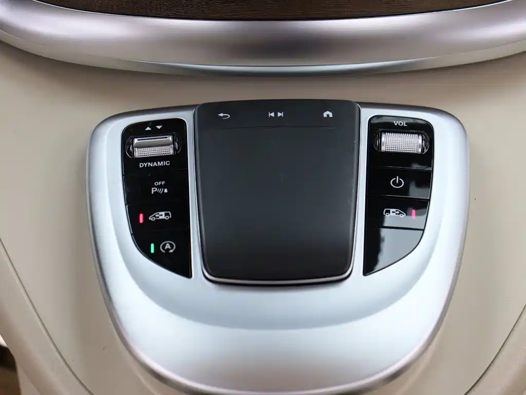 Mercedes-Benz V-Class — миниатюра 19