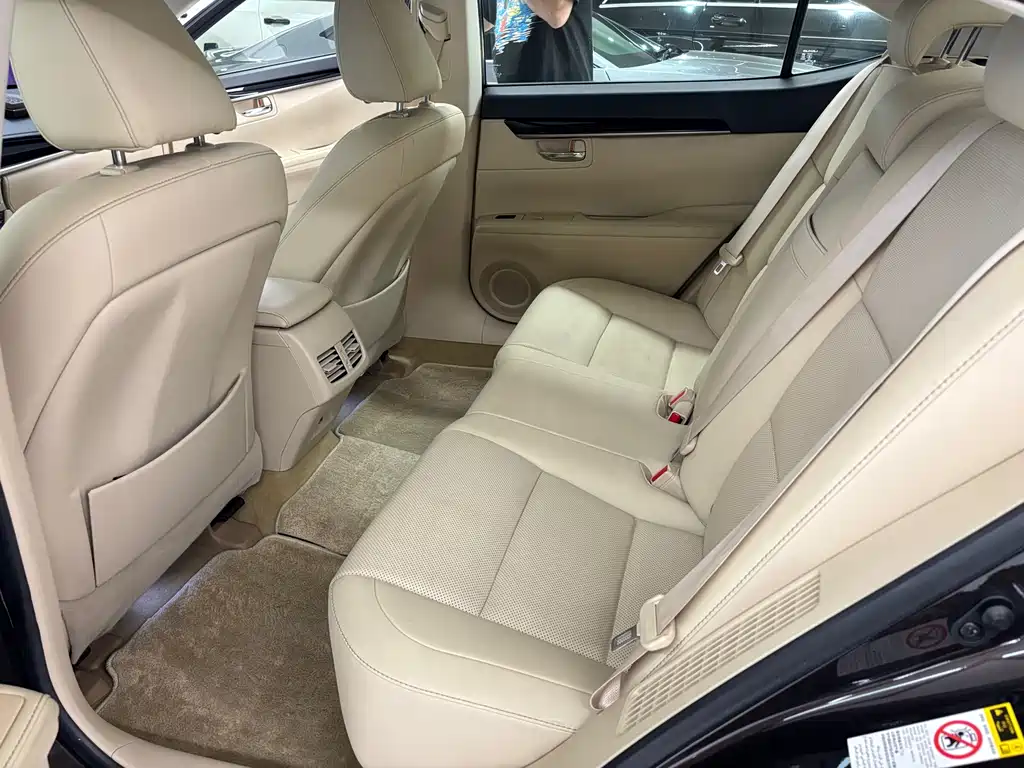 Lexus ES — миниатюра 8