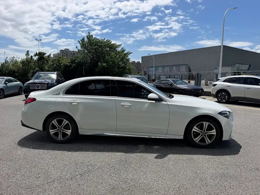Mercedes-Benz C-Class — миниатюра 13