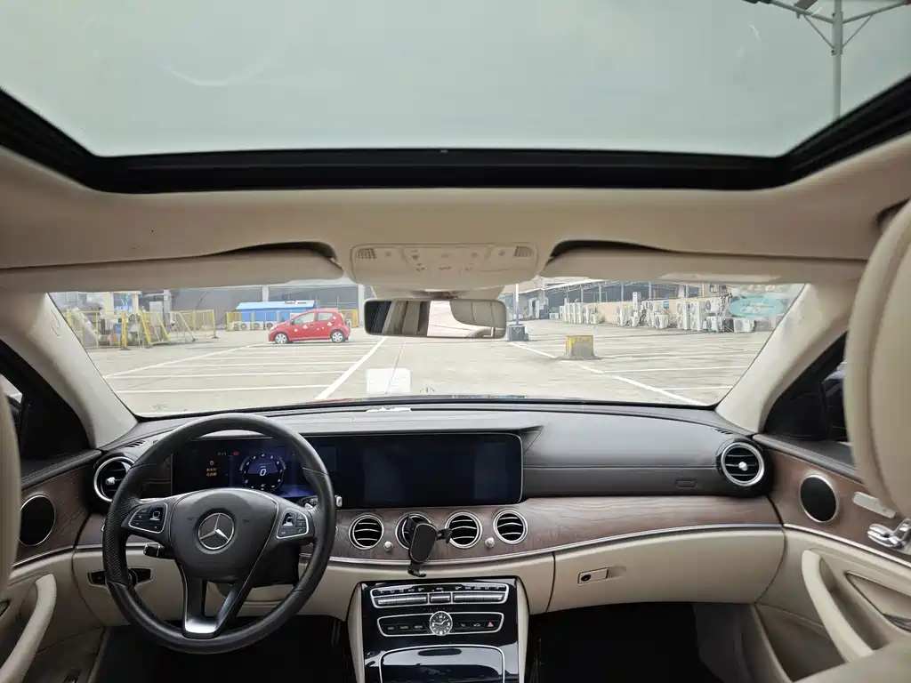 Mercedes-Benz E-Class — миниатюра 10