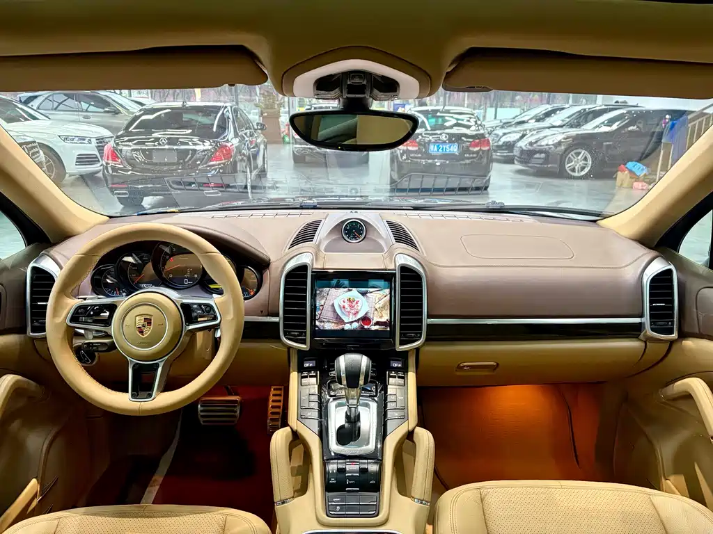 Porsche Cayenne — миниатюра 3