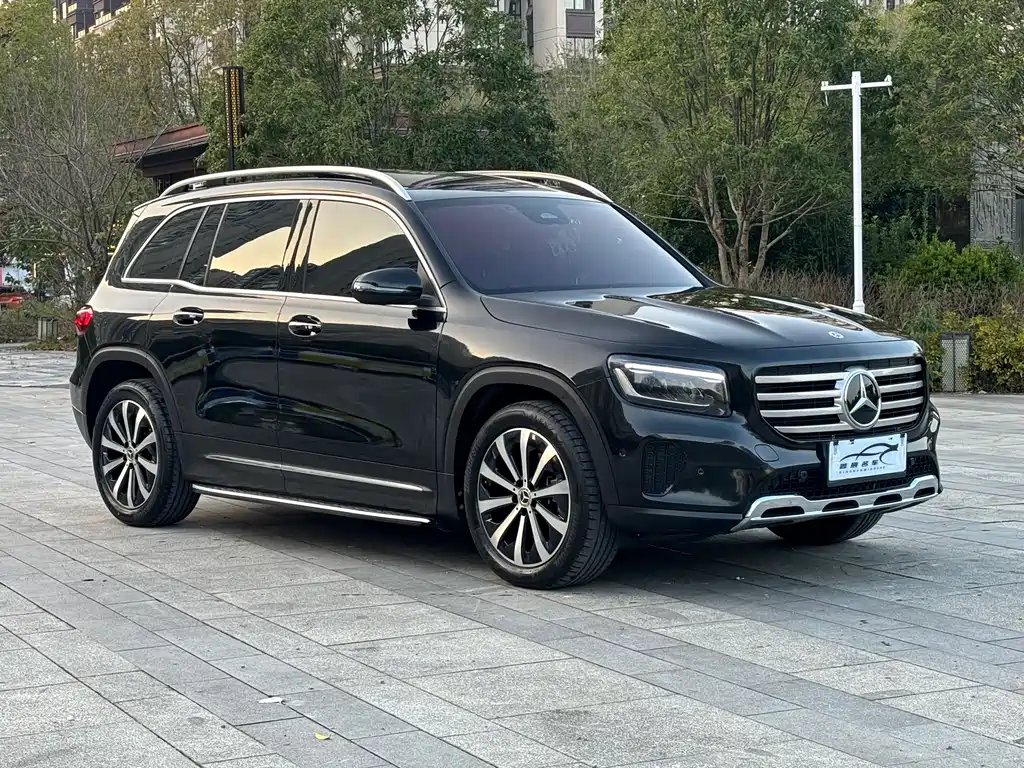 MERCEDES-BENZ GLB