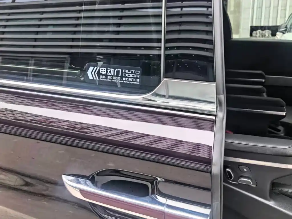 Hongqi Hongqi HQ9 PHEV — миниатюра 12