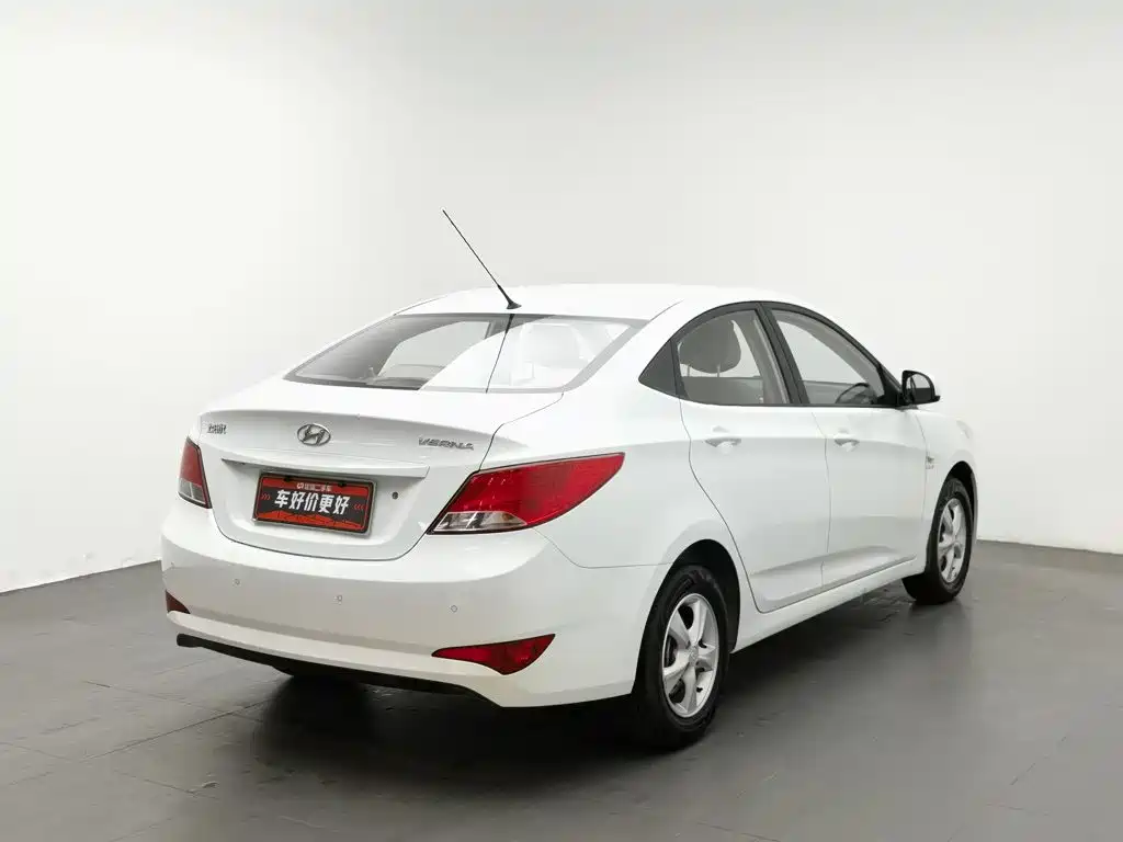 Hyundai Verna — миниатюра 2