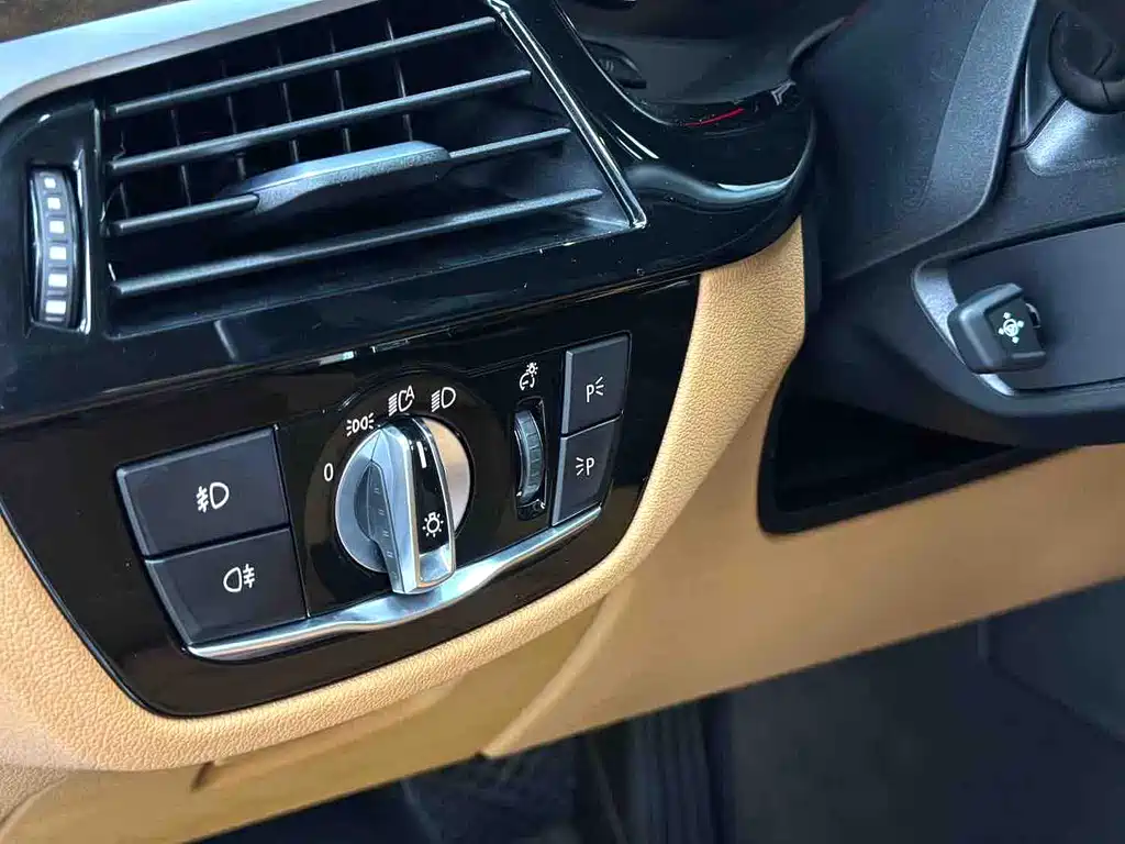 BMW 5 Series — миниатюра 4
