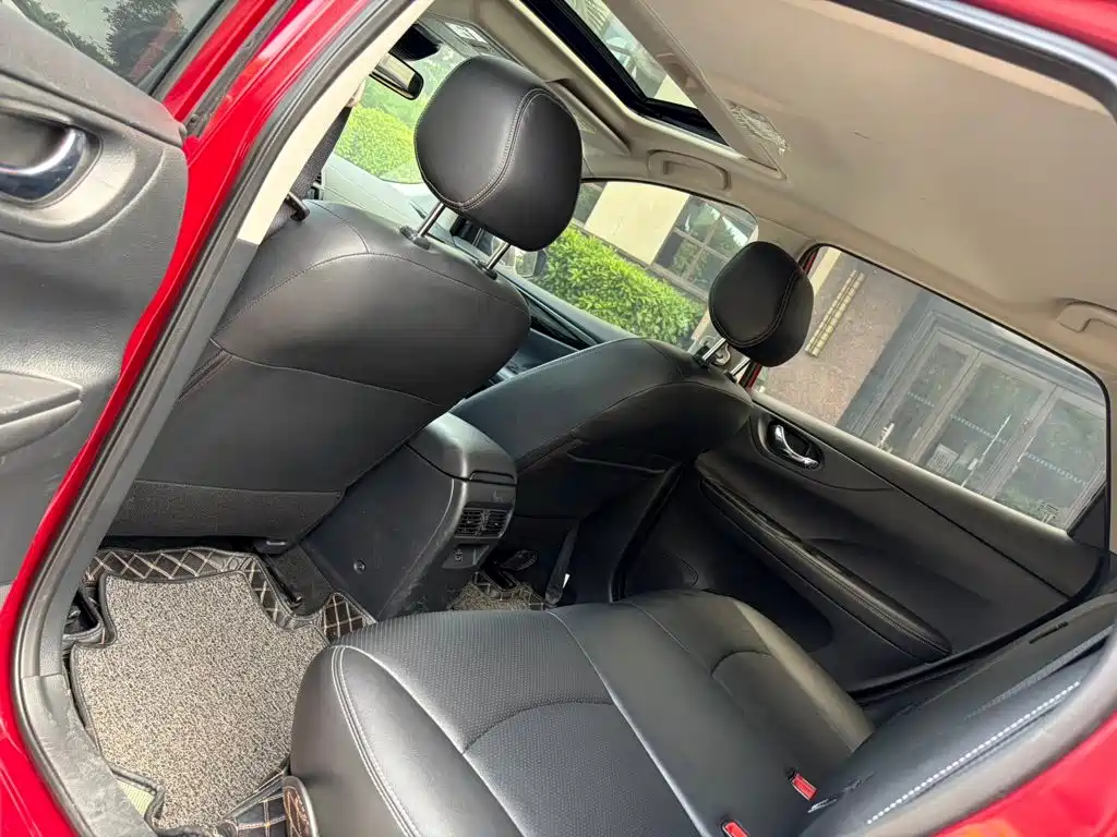 Nissan Tiida — миниатюра 9