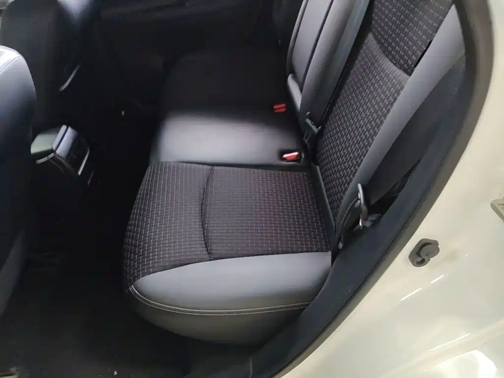 Nissan Tiida — миниатюра 17
