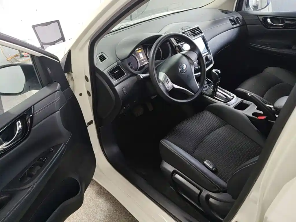 Nissan Tiida — миниатюра 16