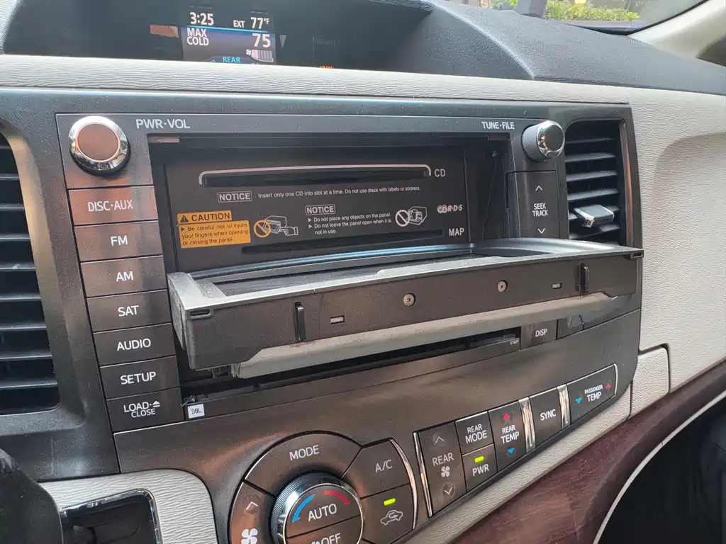 Toyota Sienna — миниатюра 25