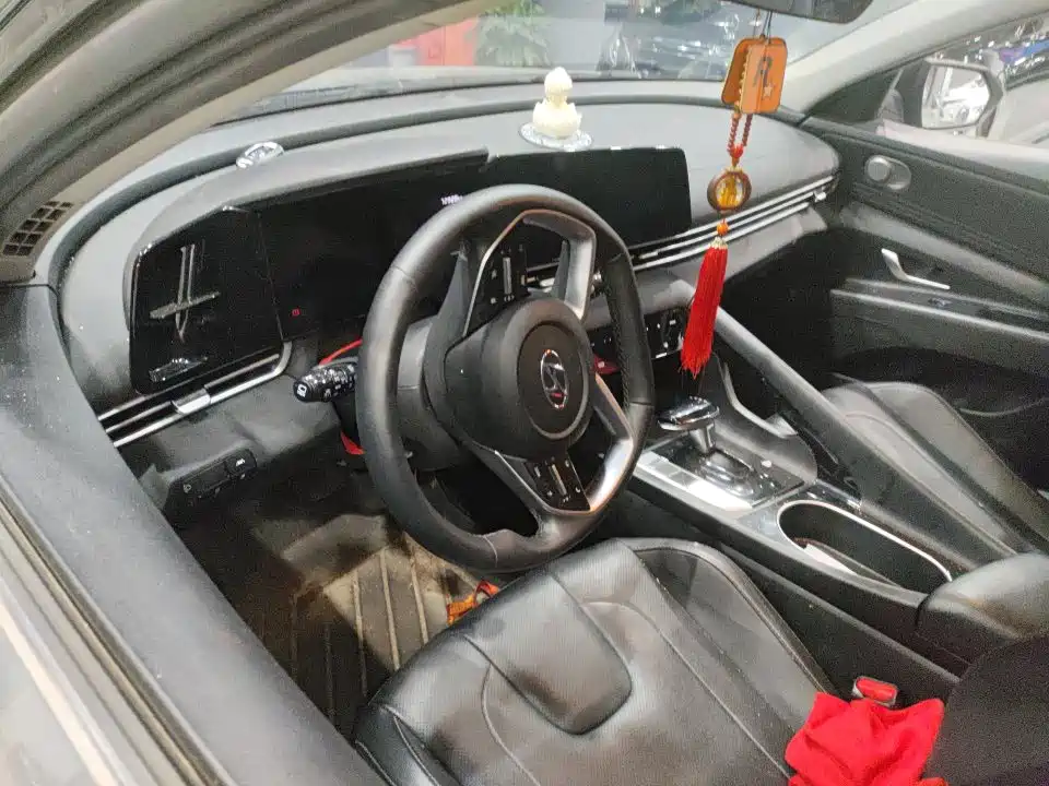 Hyundai Elantra — миниатюра 3