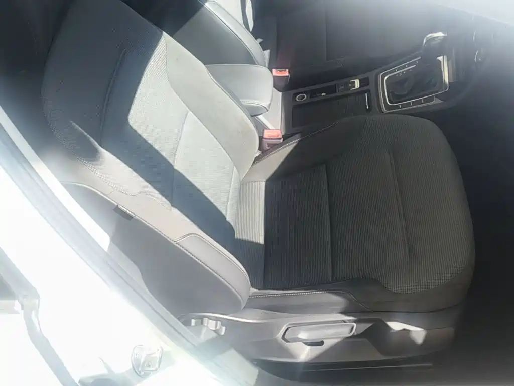 Volkswagen Golf — миниатюра 25