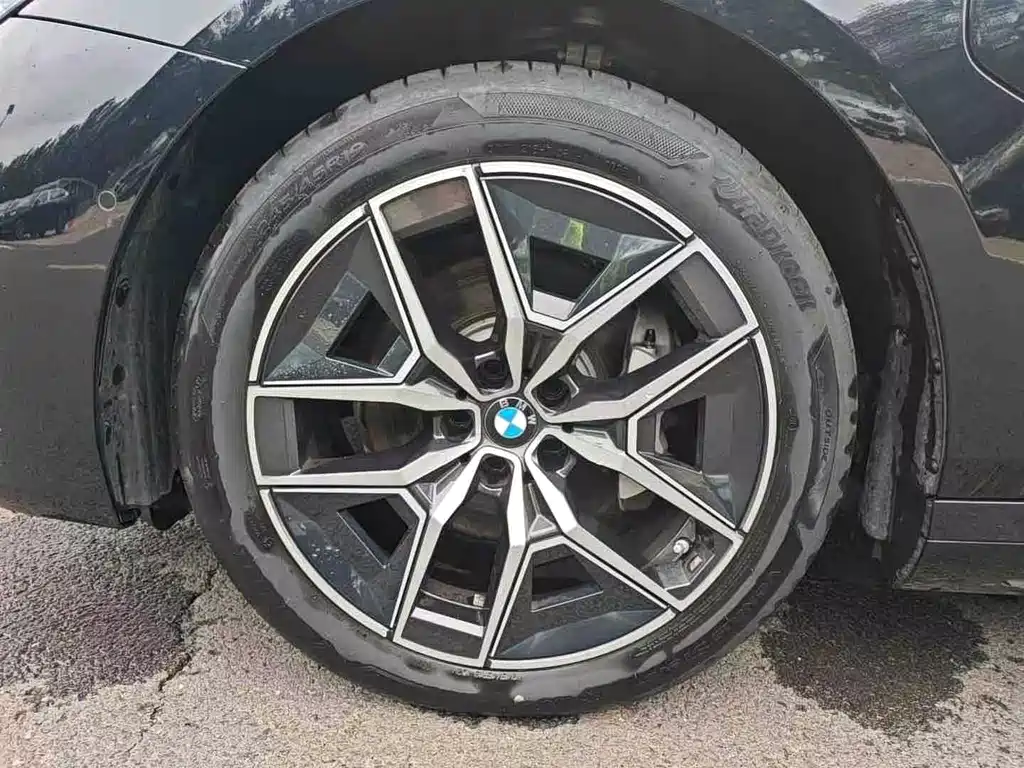 BMW i5 — миниатюра 6