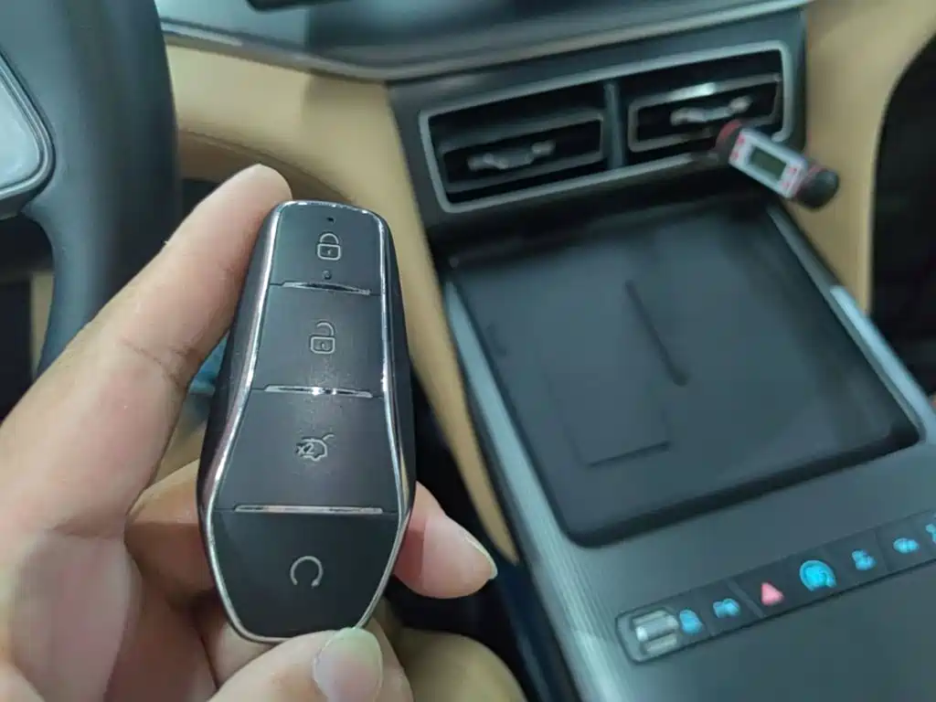 BYD L DM-i — миниатюра 9