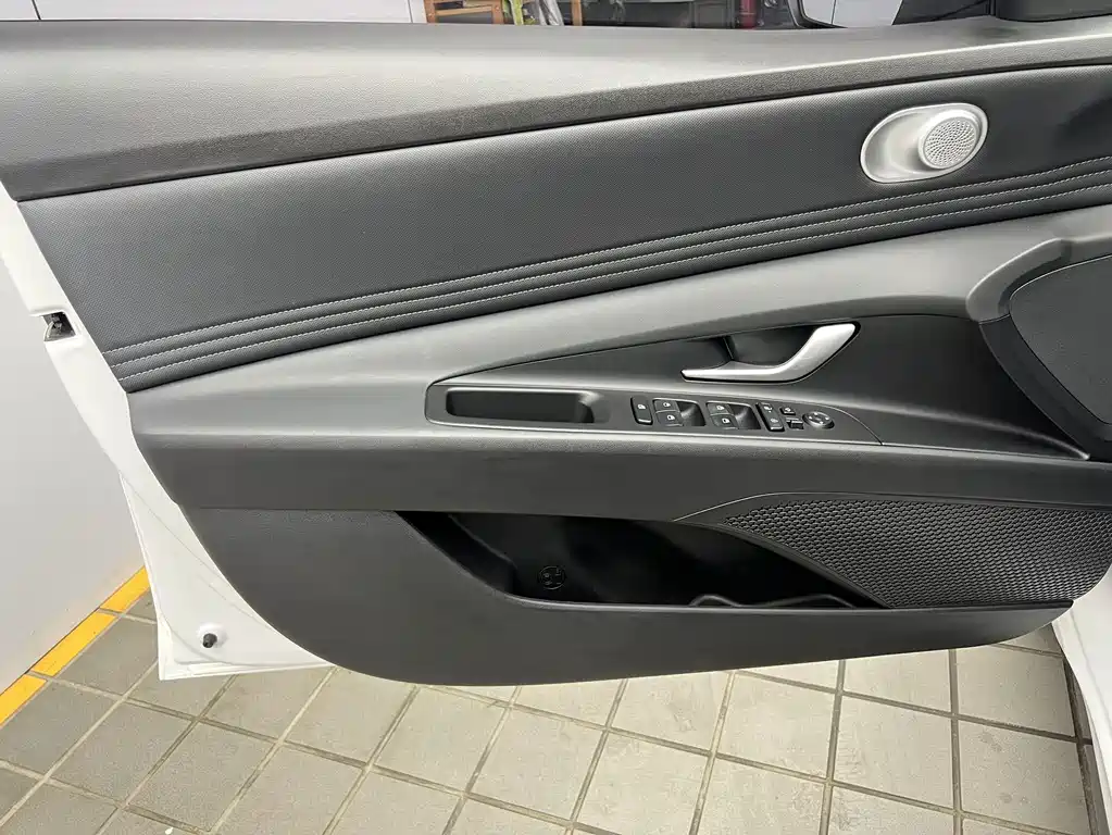 Hyundai Elantra — миниатюра 15