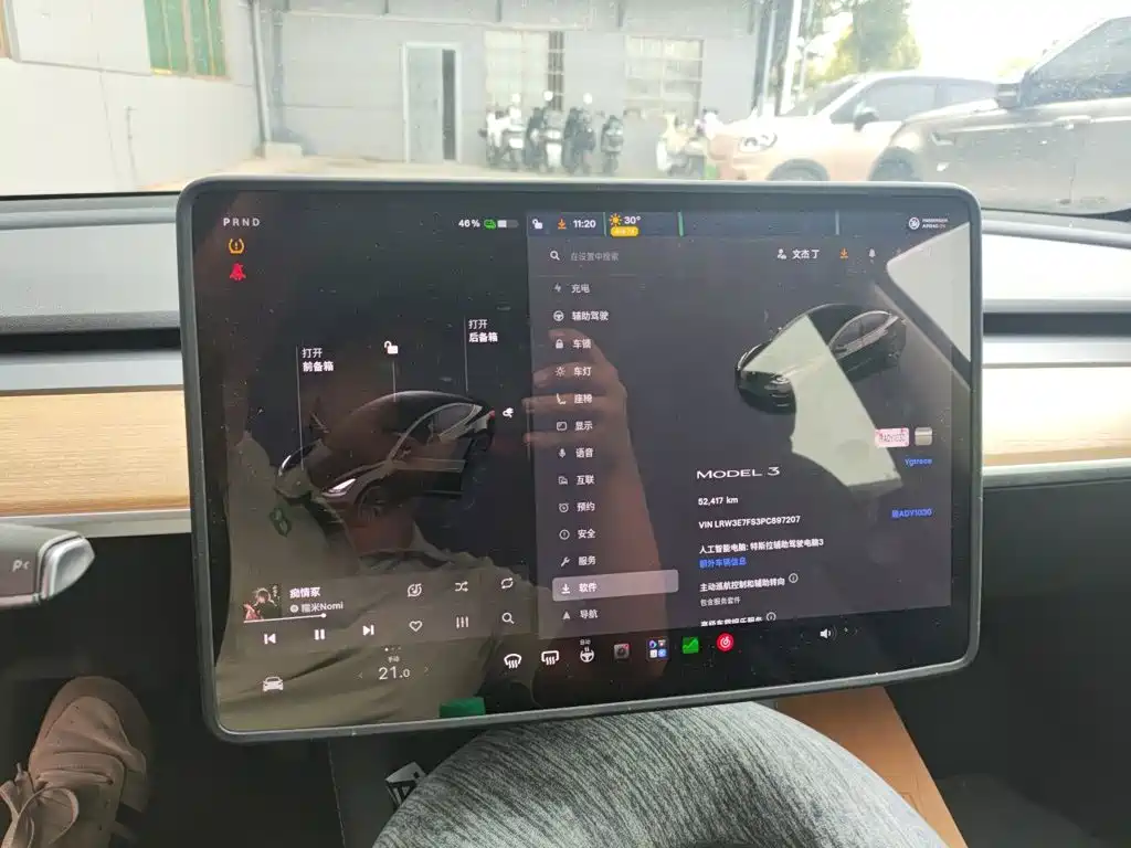 Tesla Model 3 — миниатюра 7