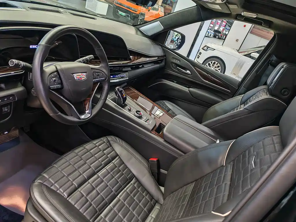 Cadillac Escalade — миниатюра 13