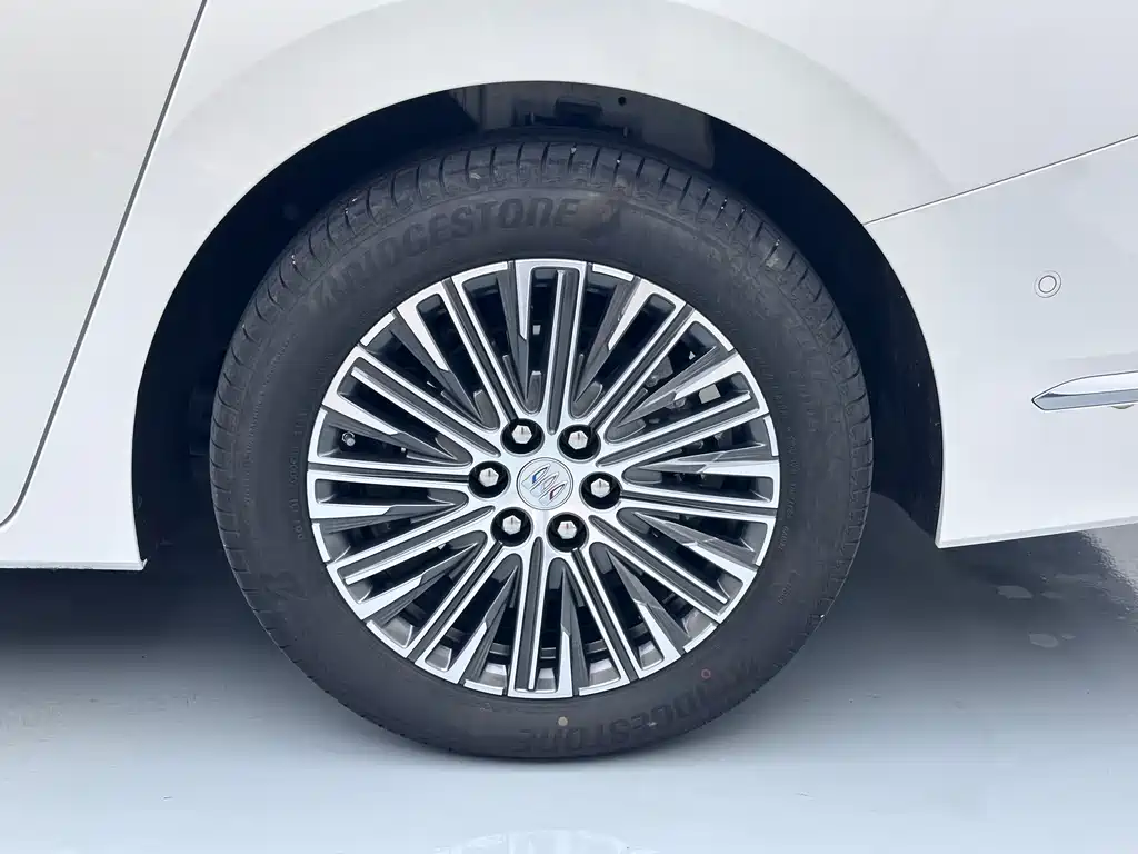 Buick GL8 Hybrid — миниатюра 4