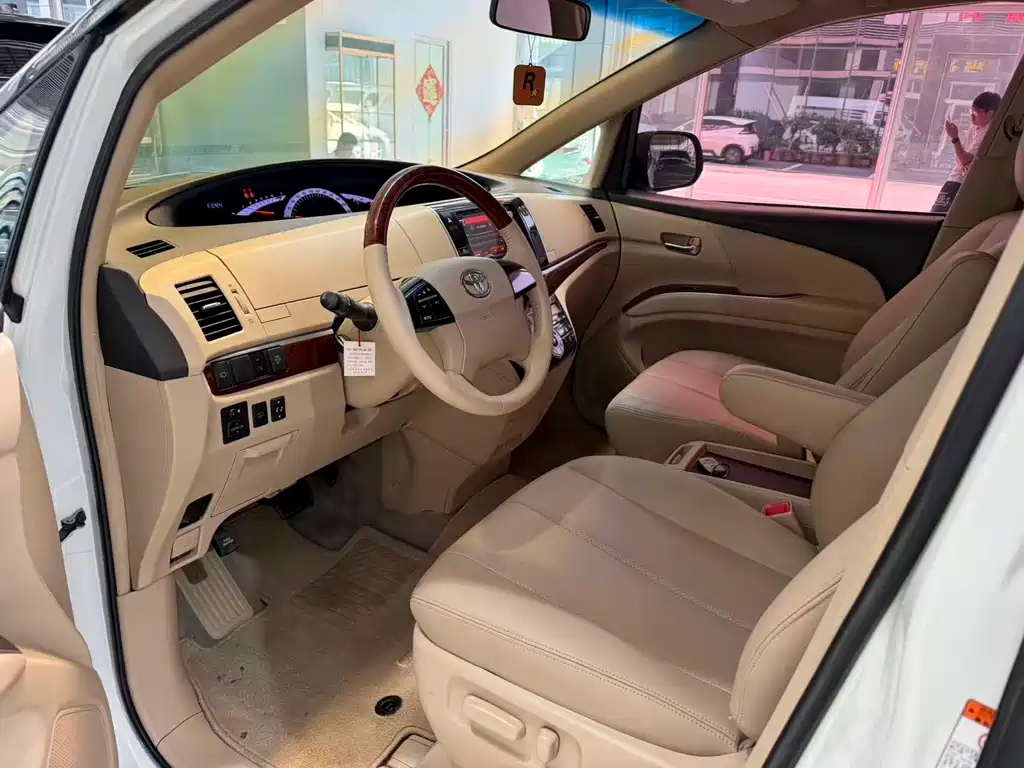 Toyota Previa — миниатюра 5