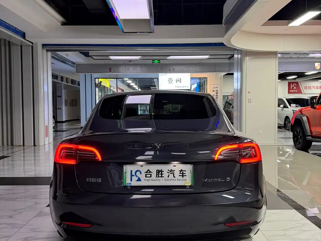 Tesla Model 3 — миниатюра 8