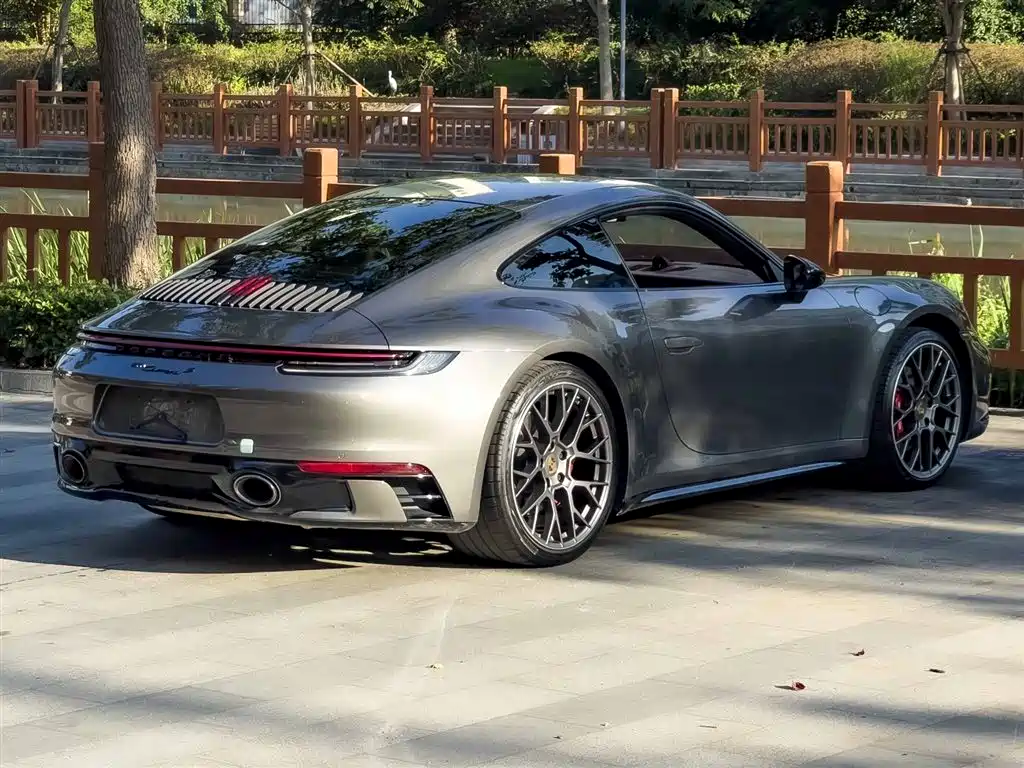 PORSCHE 911