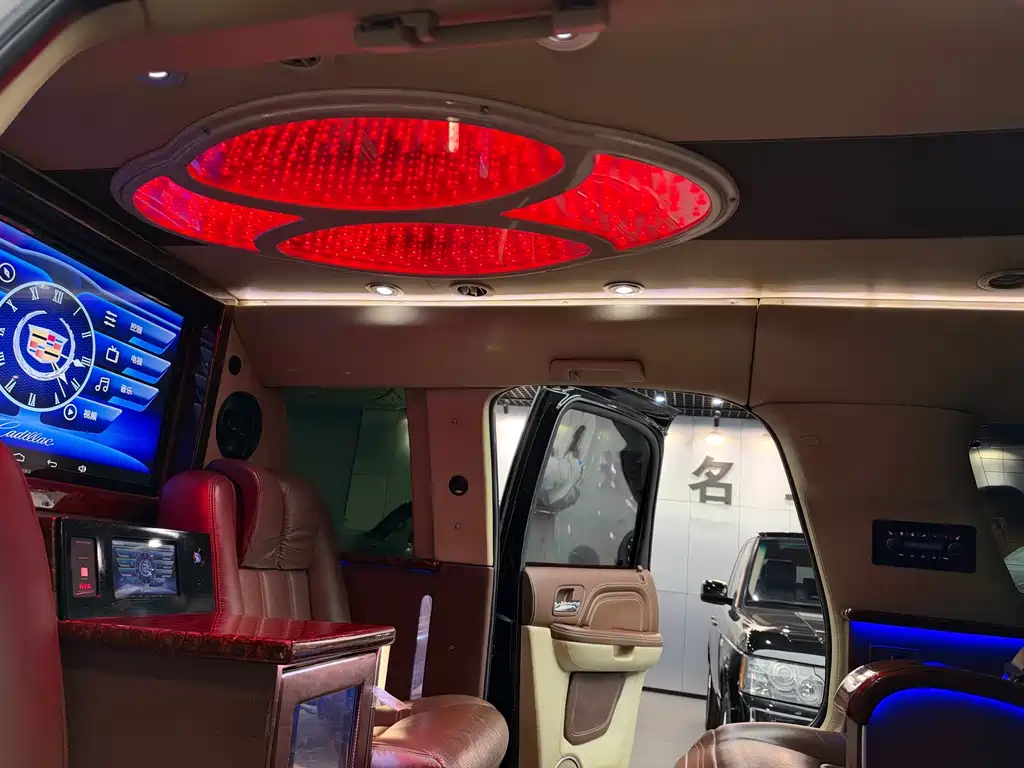 Cadillac Escalade — миниатюра 17