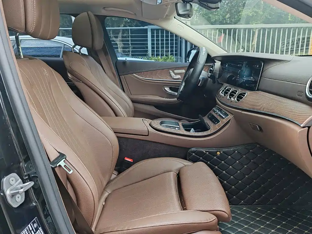 Mercedes-Benz E-Class — миниатюра 12