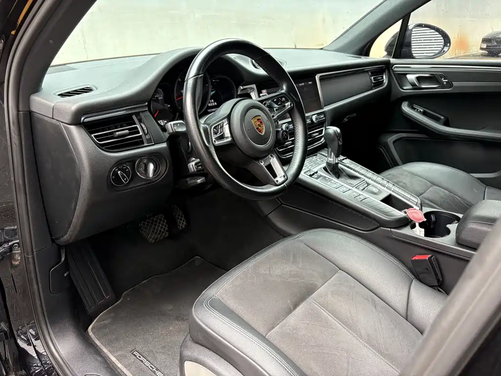 Porsche Macan — миниатюра 10