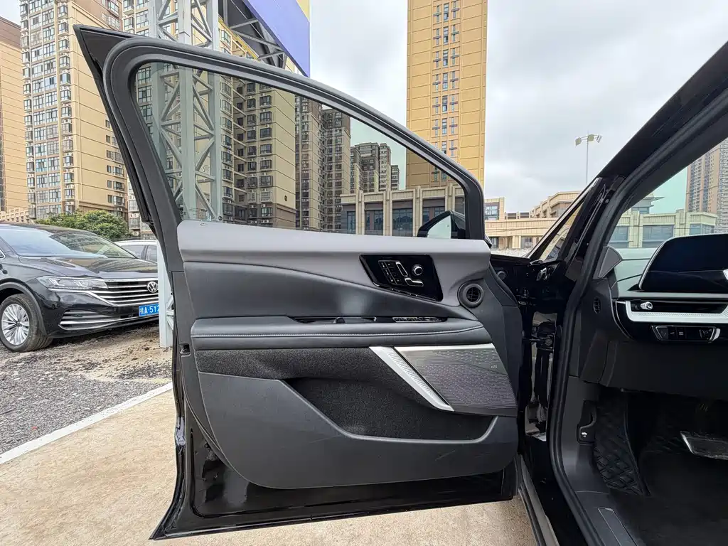 Cadillac IQ — миниатюра 16