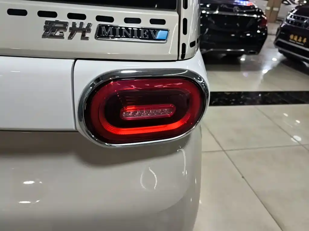Wuling MINIEV — миниатюра 8