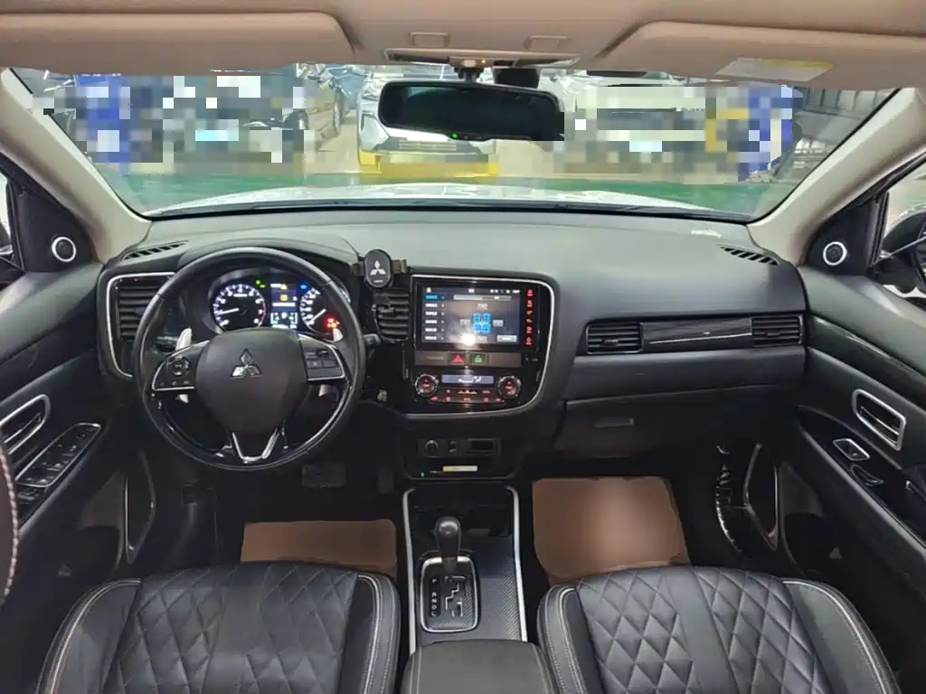 Mitsubishi Outlander — миниатюра 10