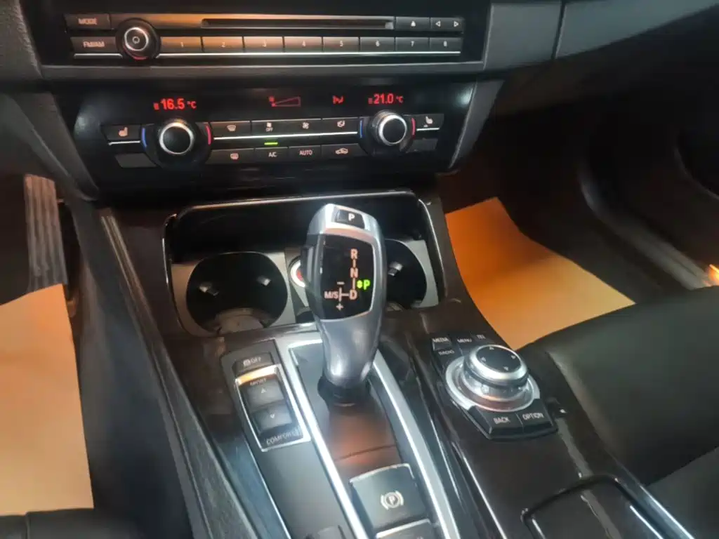 BMW 5 Series — миниатюра 14